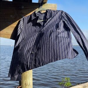 Stunning Theory dress shirt, classic colors pinstripe